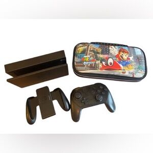 Nintendo switch lot controller, charging dock, joy con comfort grip, Mario kart